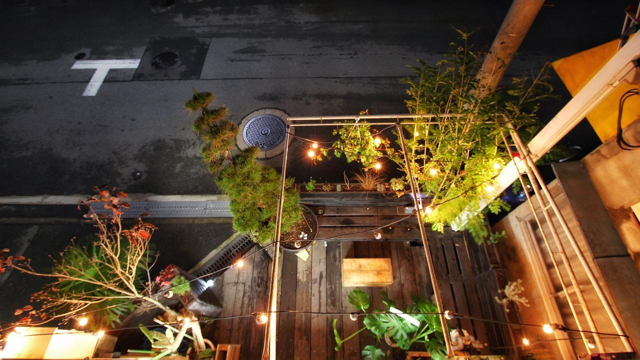 Music Uni Street Backpacker's Hostel Toyonaka Exterior foto